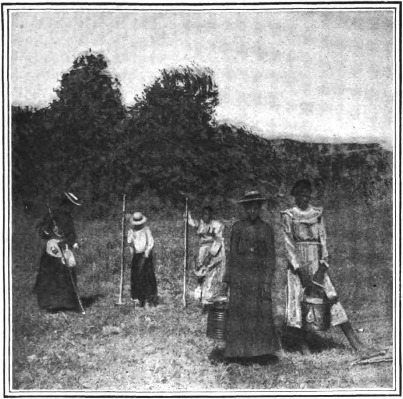 Girl Prisoners in Alabama They are in charge of a white overseer.